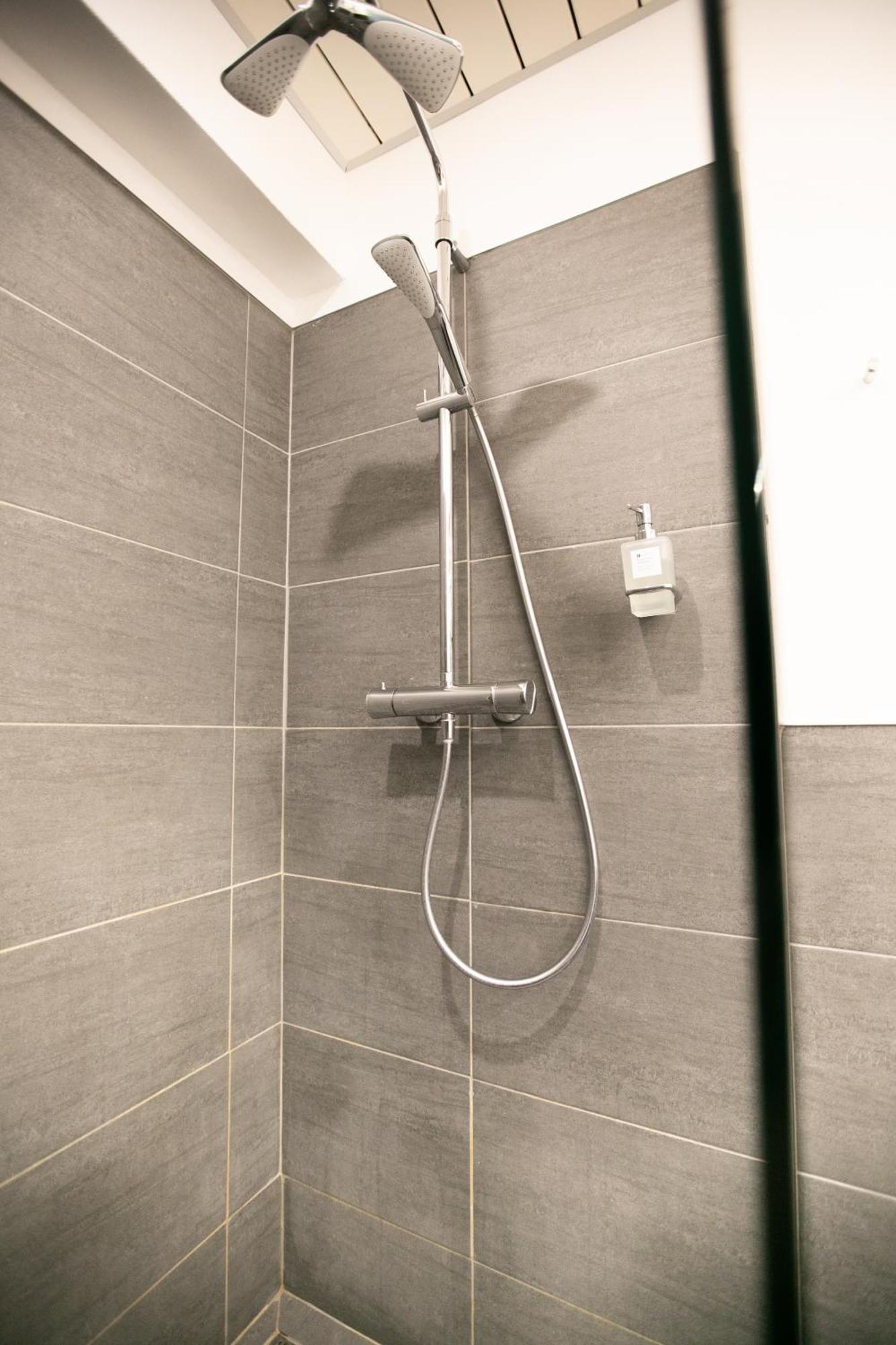 Das Reinisch Just Rooms Schwechat Εξωτερικό φωτογραφία