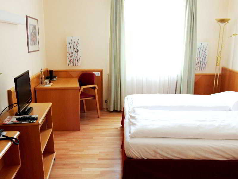 Das Reinisch Just Rooms Schwechat Εξωτερικό φωτογραφία